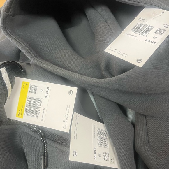 Sz Various Nike Tech Fleece Full-Zip Windrunner Hoodie
Men's - Picture 6 of 6